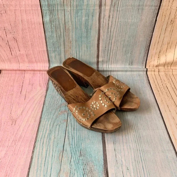 Vintage wooden studded open toe slip on heeled sandals - Picture 12 of 14